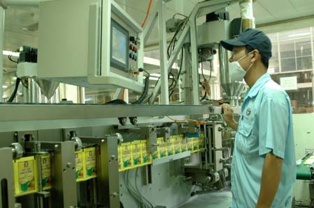 Dây chuyền sản xuất cà phê của Công ty Vinacafé Biên Hòa.