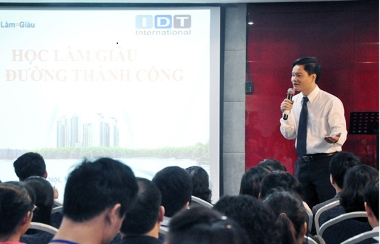 Ông Nguyễn Văn Hải đang thuyết trình dự án...