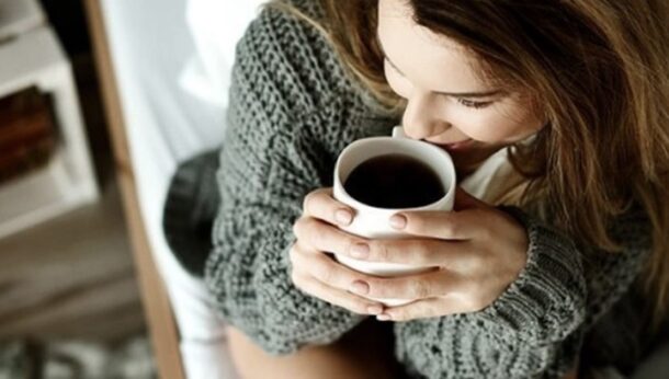 Phụ nữ thường xuyên uống cà phê sẽ ít bị ù tai hơn