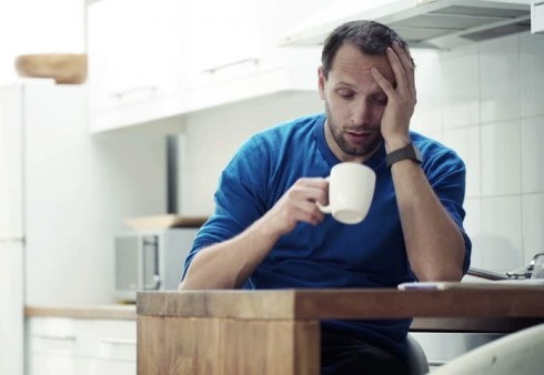 Uống cà phê khi đang say có thể khiến tình trạng khó chịu của bạn càng nặng hơn