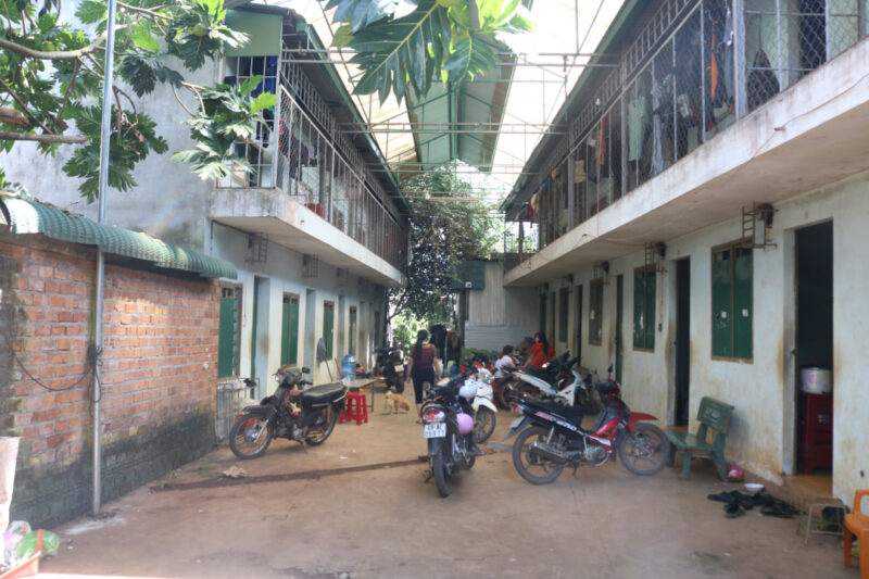 Theo tìm hiểu của phóng viên, các khu nhà trọ, nhà nghỉ, khách sạn ở khu vực thị trấn Phước An đều đã "cháy" phòng.
